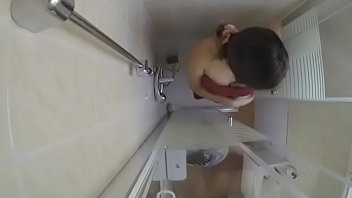 SHOWER HIDDEN CAMERA: She get spied while soaping her body