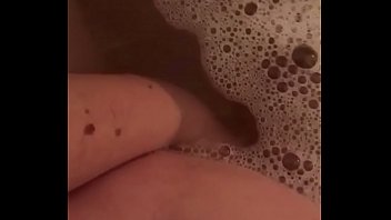 Katie fingers herself in the tub