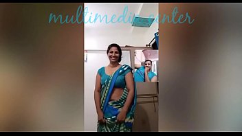 Indian aunty navel show while calling imo