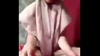 Melayu hijab girl muslim shows her tight pussy