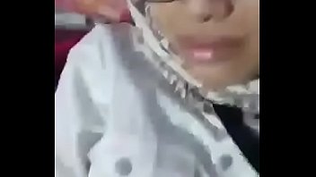 hijab dientot kesayangan