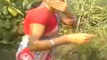 Desi village aunty in saree