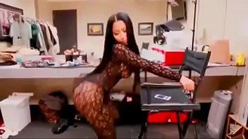 Nicki Minaj big ass twerking