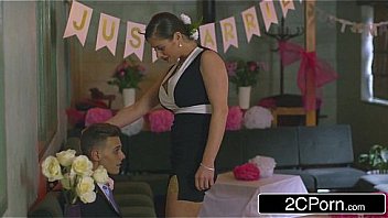 Slutty Bridesmaid Mea Malone and Horny m.-In-Law Cathy Heaven Give Blowjob