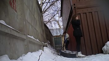 pissing in winter outodor