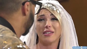 Ts bride Aubrey Kate cheats on bf with the wedding planner.He sucks her dick and asslicks her.She gives him a bj and gets barebacked as she jerks off