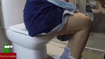 Fucking mouth on the toilet