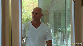 Brazzers - Dirty Masseur - Jenni Lee and Johnny Sins - Stretch Pants And Pulling Groins