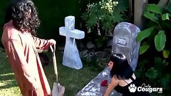 Luzy Miss Has Sex On Her d. Mans Grave