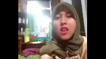 muslim asian jilbab girl masturbate and dance