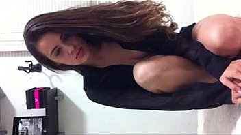 Nice brunette teen rubs her pussy - mywildcam.com