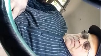 hooker suck and swallow granpa in car