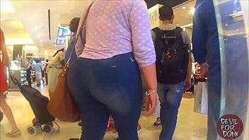 HUGE Mega Booty In Jeans