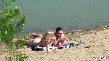 18 Jahre junges deutsche Pärchen hat Sex am See und wird einfach versteckt gefilmt