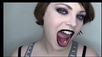 Beauty Girls Tongue - 5