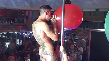 BALLOON FETISH in public while he receives a blowjob FER067
