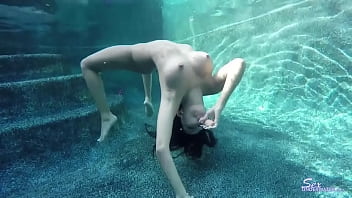 Underwater titty brunette 2/2