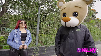 Rosario is horny on the street and ends up fucking Milky Bear... Don't look at him if you're sensitive !!